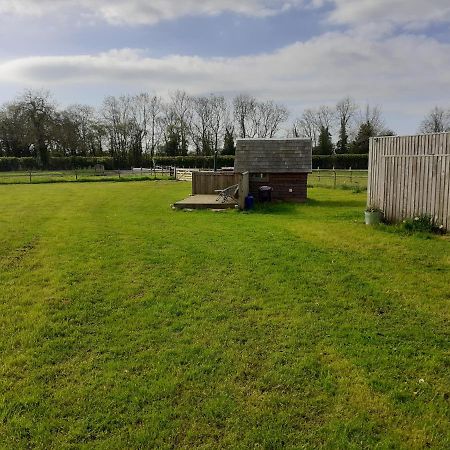 Glamping In Wiltshire The Green Knoll Is A Charm Chippenham  Zewnętrze zdjęcie