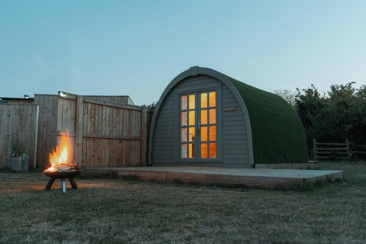 Glamping In Wiltshire The Green Knoll Is A Charm Chippenham  Zewnętrze zdjęcie