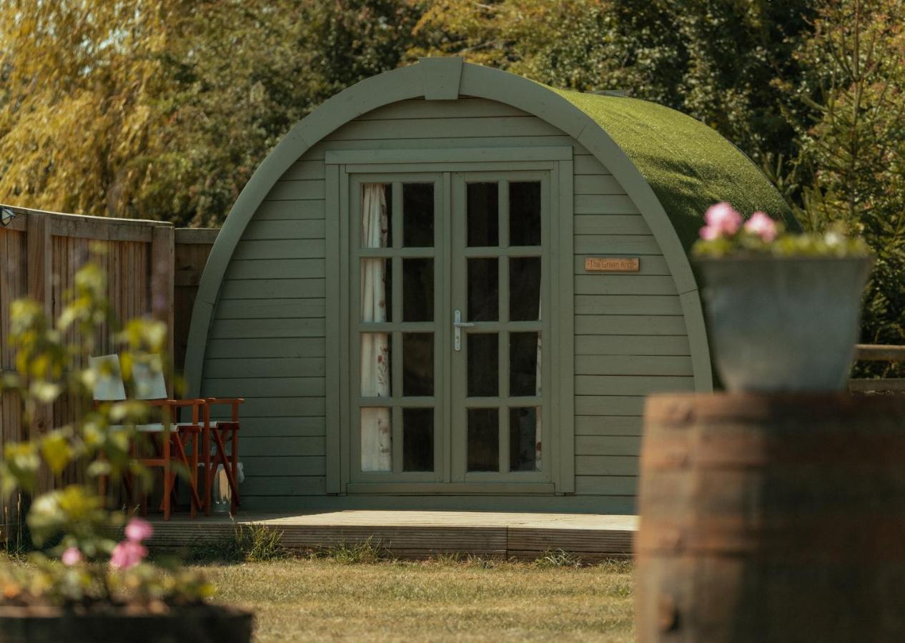 Glamping In Wiltshire The Green Knoll Is A Charm Chippenham  Zewnętrze zdjęcie