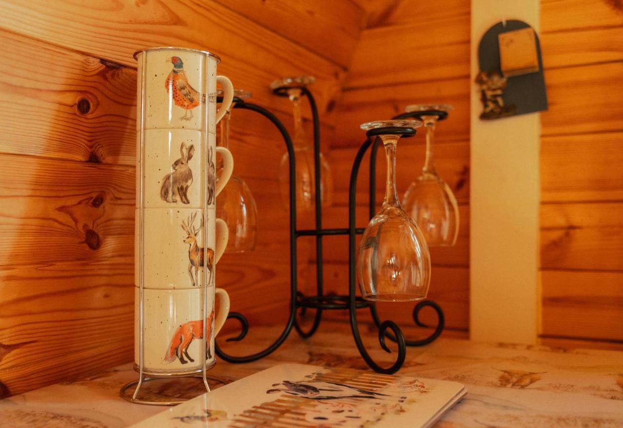Glamping In Wiltshire The Green Knoll Is A Charm Chippenham  Zewnętrze zdjęcie