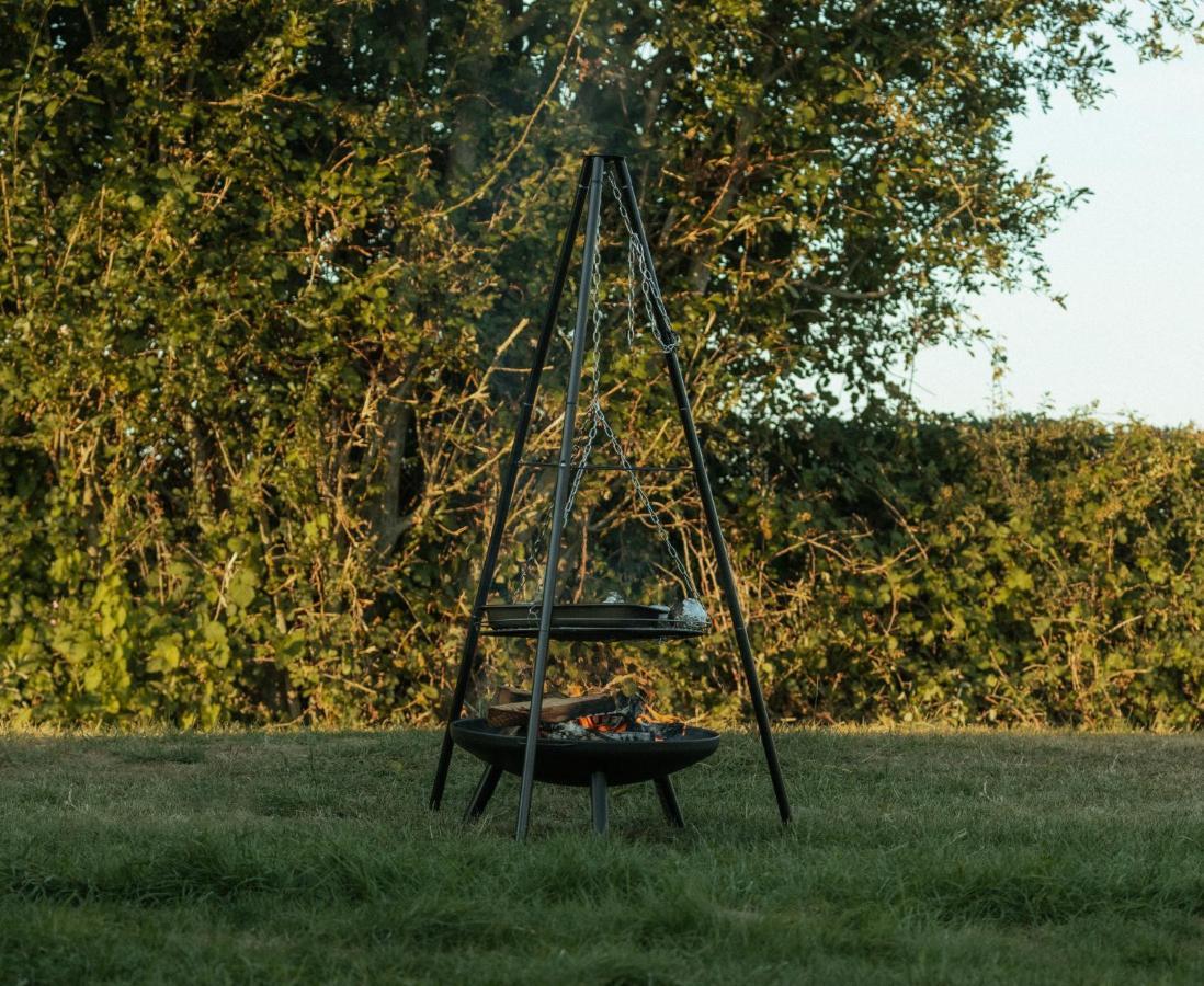Glamping In Wiltshire The Green Knoll Is A Charm Chippenham  Zewnętrze zdjęcie