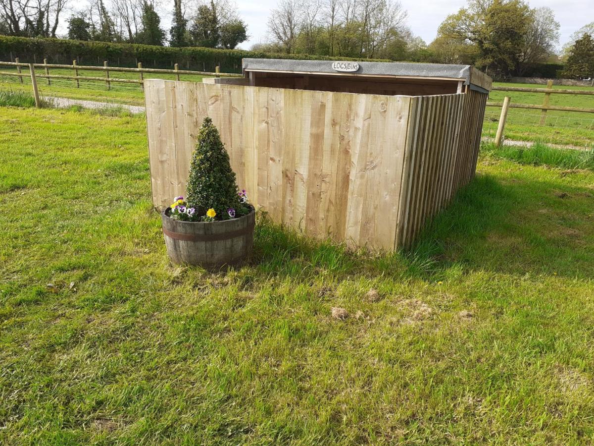 Glamping In Wiltshire The Green Knoll Is A Charm Chippenham  Zewnętrze zdjęcie