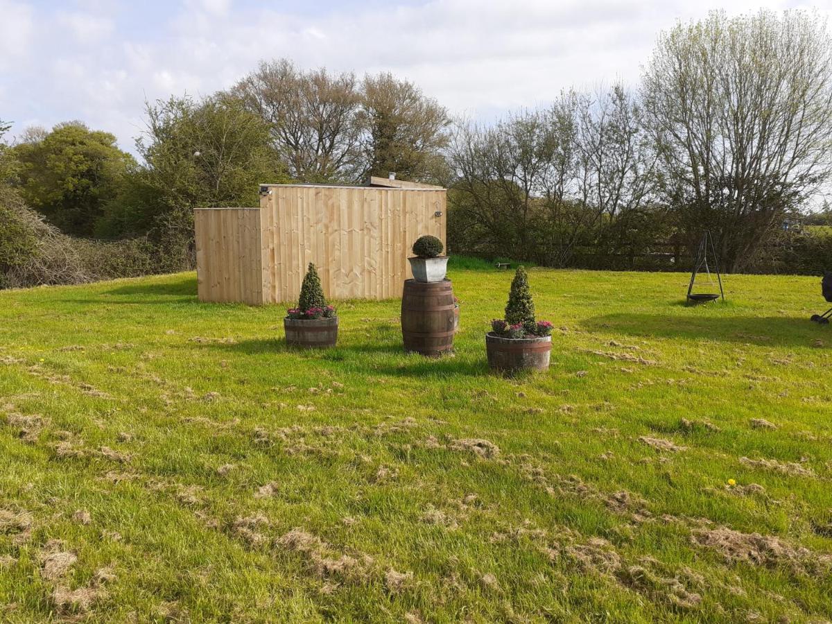 Glamping In Wiltshire The Green Knoll Is A Charm Chippenham  Zewnętrze zdjęcie