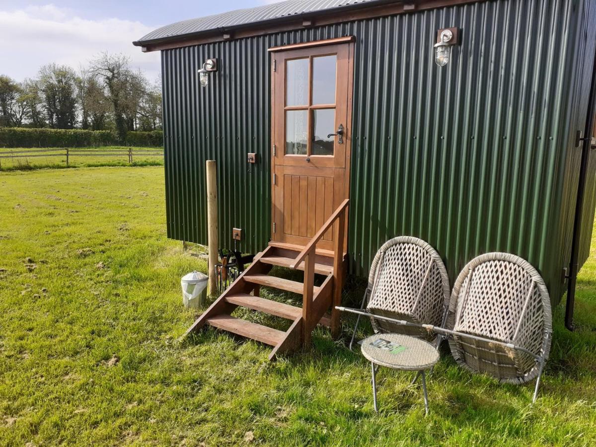 Glamping In Wiltshire The Green Knoll Is A Charm Chippenham  Zewnętrze zdjęcie