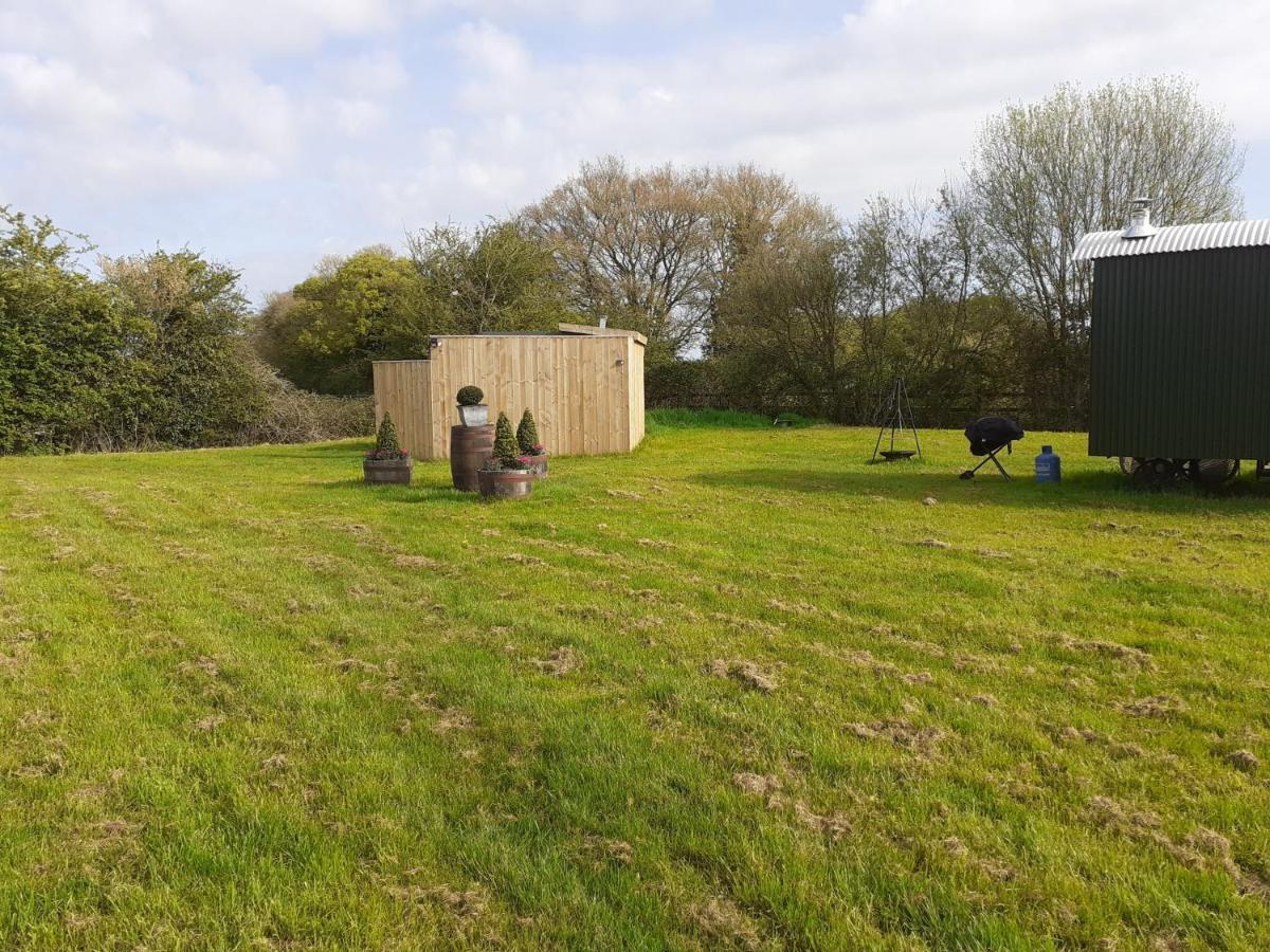Glamping In Wiltshire The Green Knoll Is A Charm Chippenham  Zewnętrze zdjęcie